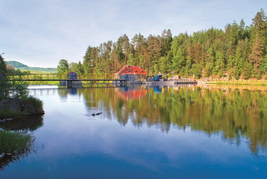 Budynek elektrowni wodnej od strony górnej wody