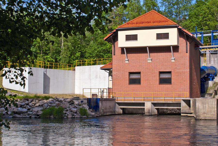 Budynek elektrowni wodnej od strony dolnej wody