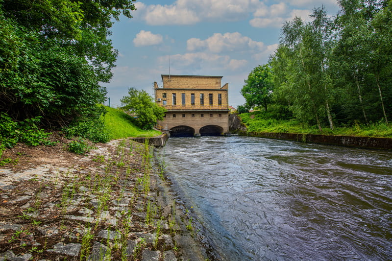 Widok elektrowni od strony dolnej wody