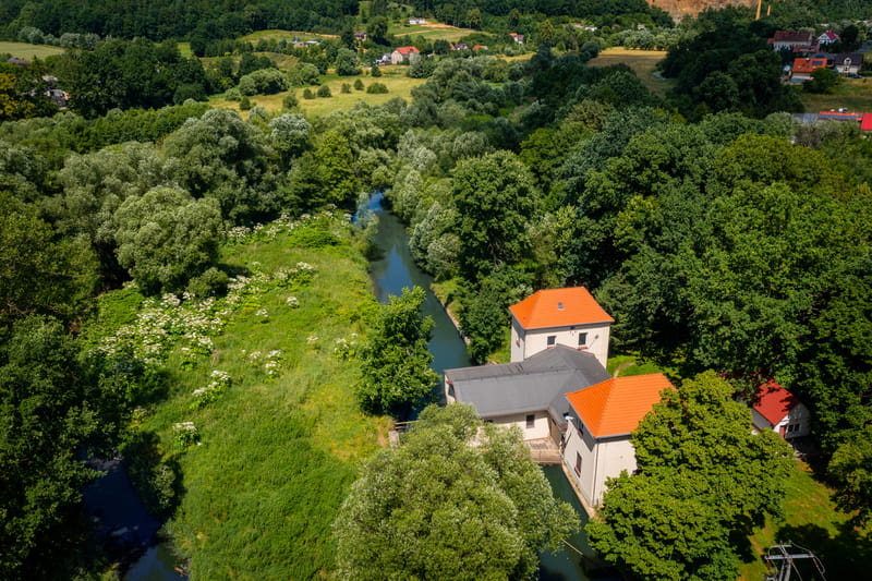 Budynek elektrowni z lotu ptaka