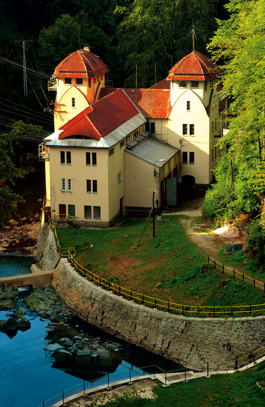 Budynek elektrowni wodnej