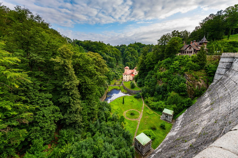 Elektrownia widziana z zapory