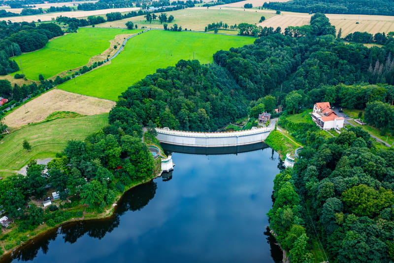 Widok zapory z lotu ptaka