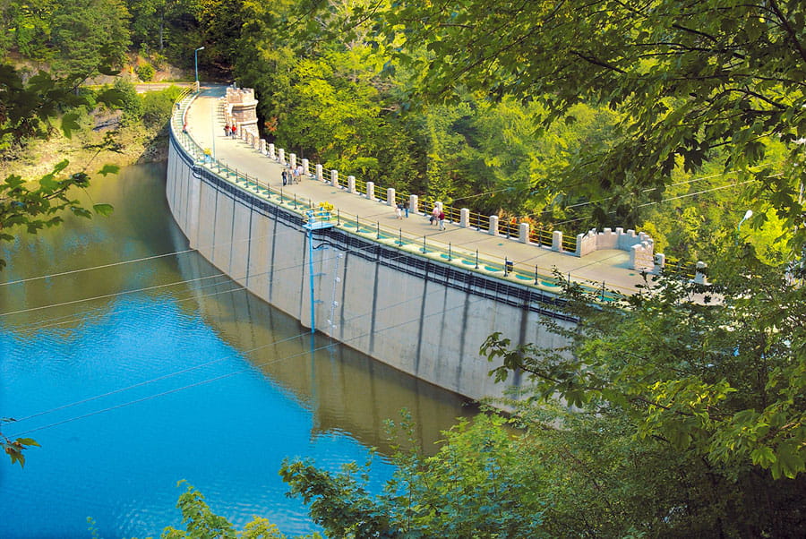 Zapora od strony  jeziora Leśniańskiego
