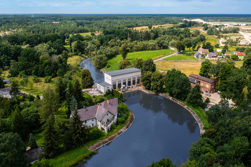 Okolica elektrowni wodnej z lotu ptaka