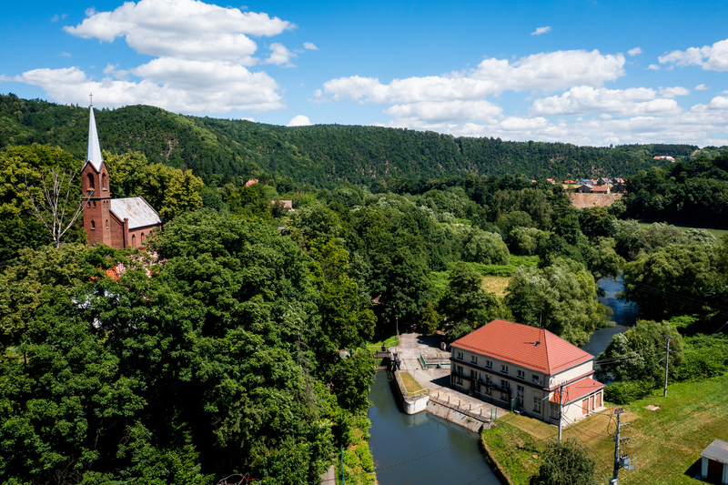 Okolica elektrowni wodnej z lotu ptaka