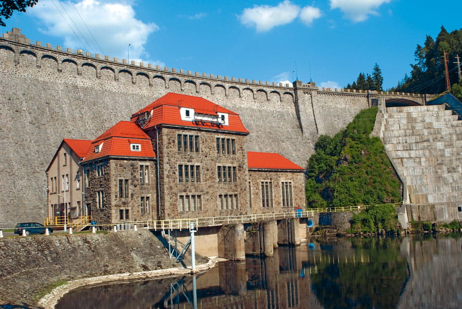 Budynek elektrowni wodnej i zapora