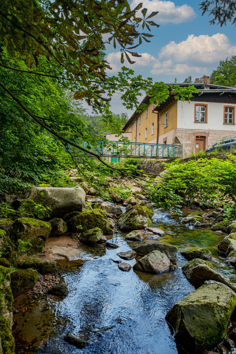 Otoczenie elektrowni wodnej