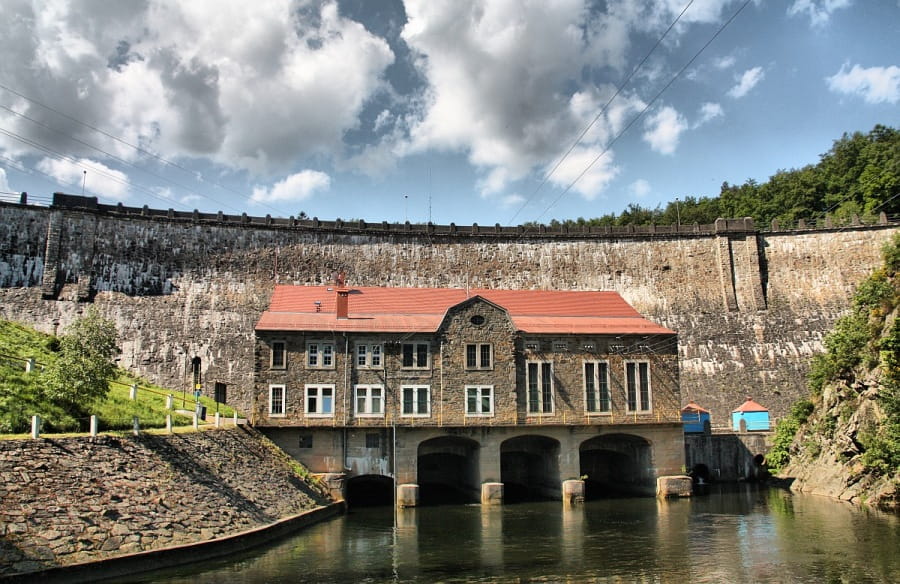 Elektrownia wodna i zapora