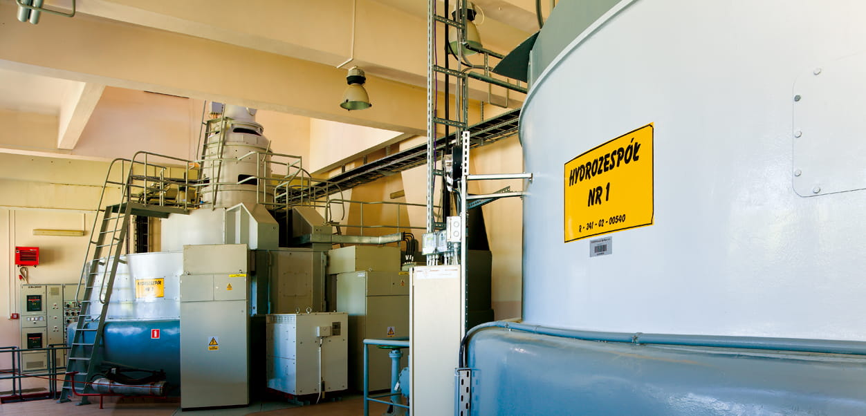 Turbozespoły na hali maszyn