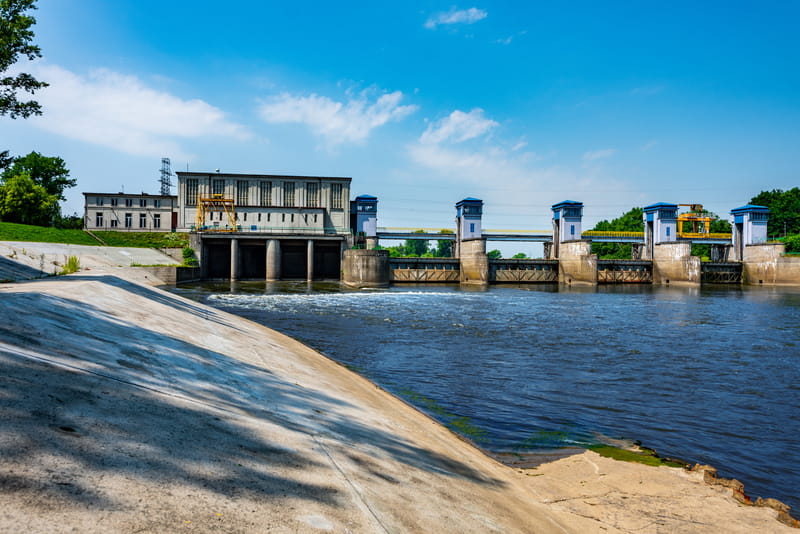 Elektrownia wodna od strony dolnej wody