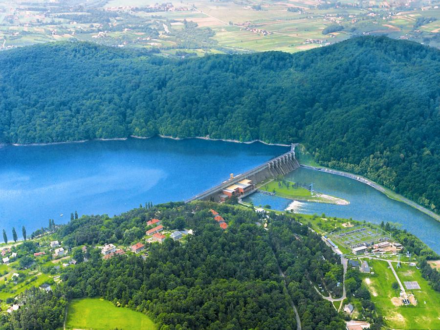 Jezioro Rożnowskie, zapora i elektrownia wodna z lotu ptaka