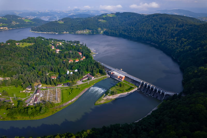 Jezioro Rożnowskie, zapora i elektrownia wodna z lotu ptaka