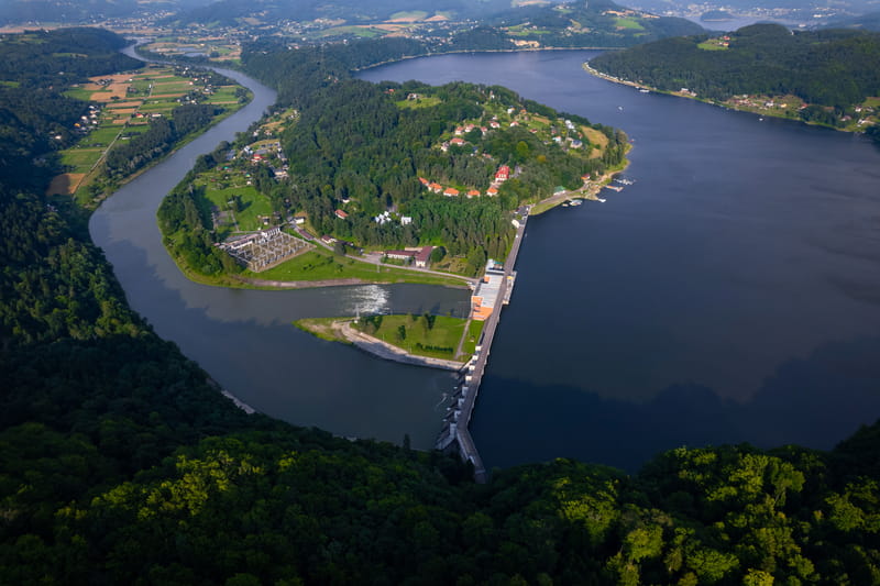 Jezioro Rożnowskie i Dunajec z lotu ptaka