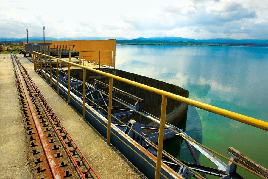 Korona zapory i Jezioro Nyskie