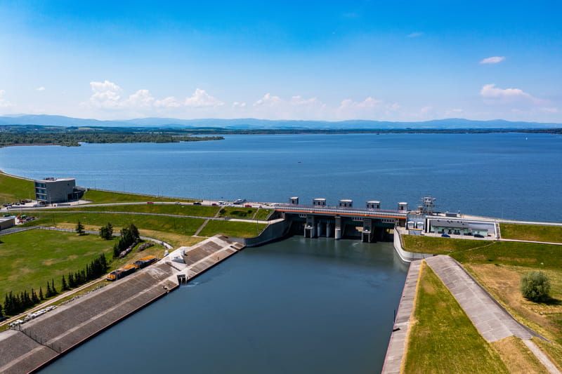 Jezioro Nyskie i zapora z lotu ptaka