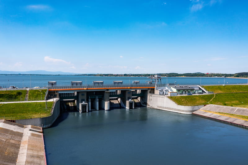 Elektrownia wodna i zapora