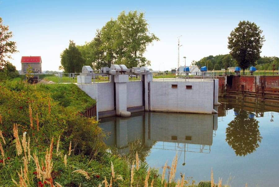 Budowle ujęcia wody do kanału