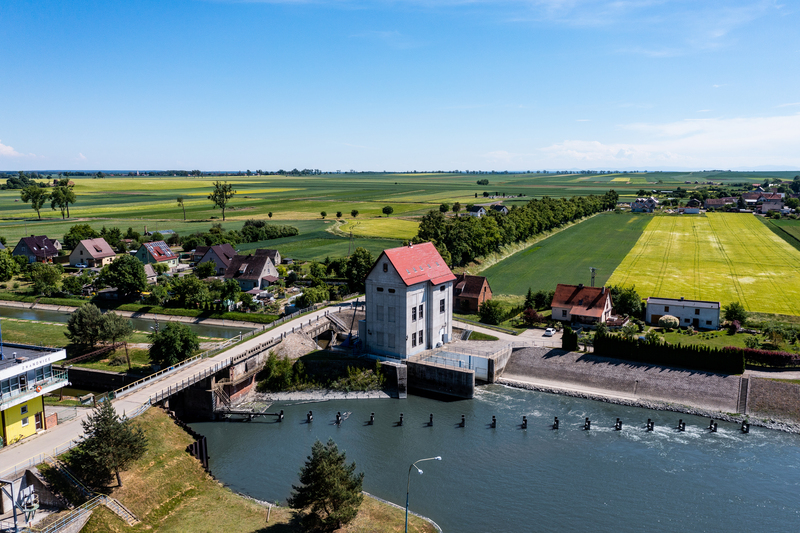 Otoczenie elektrowni wodnej