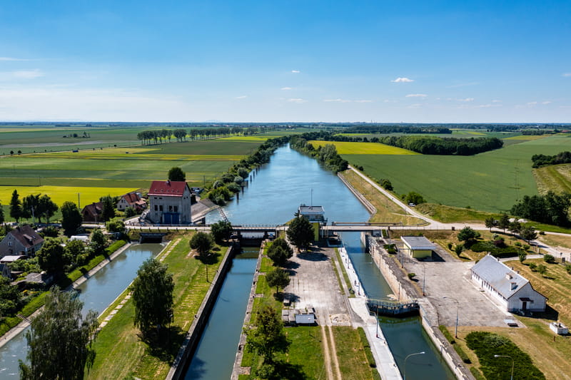 Widok elektrowni wodnej od strony górnej wody