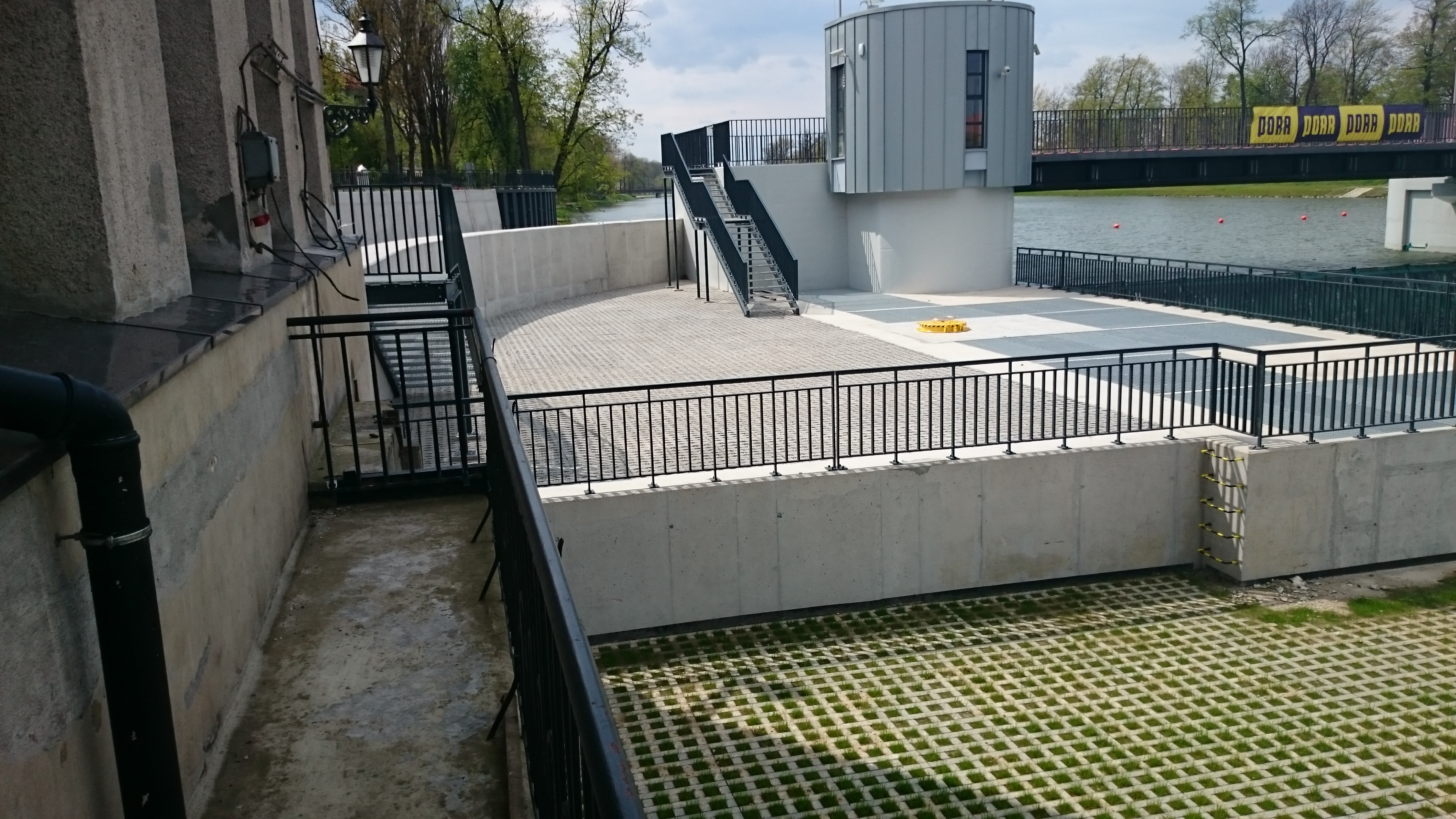 Przyczółek jazu piętrzącego