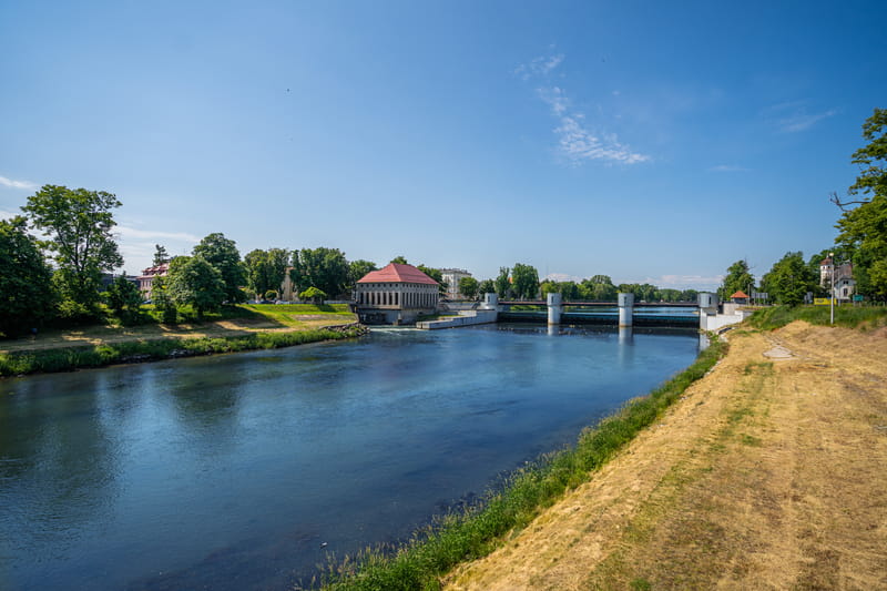 Elektrownia wodna od strony dolnej wody