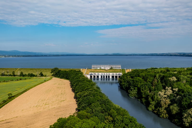 Elektrownia wodna i Jezioro Otmuchowskie z lotu ptaka