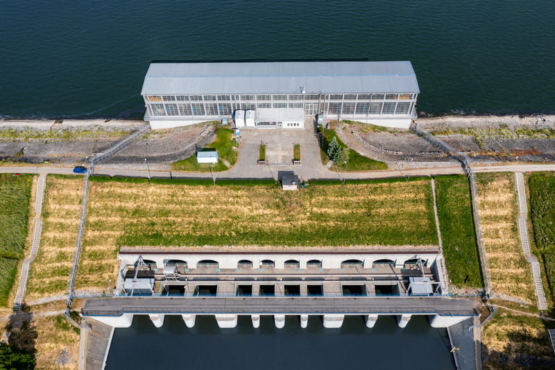 Stopień wodny i elektrownia z lotu ptaka