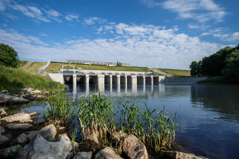 Stopień wodny od strony dolnej wody