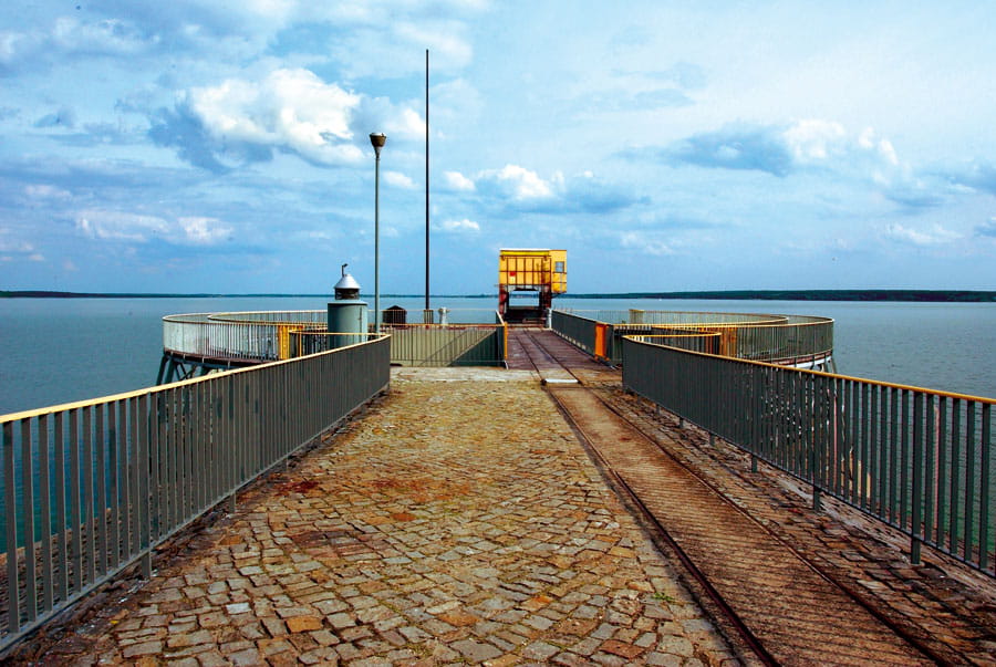 Dojście do korony przelewu powierzchniowego