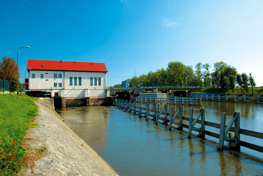 Dolne stanowisko budynku elektrowni wodnej