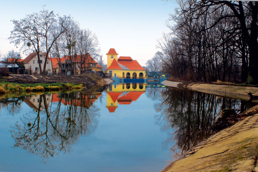 Elektrownia wodna od strony górnej wody