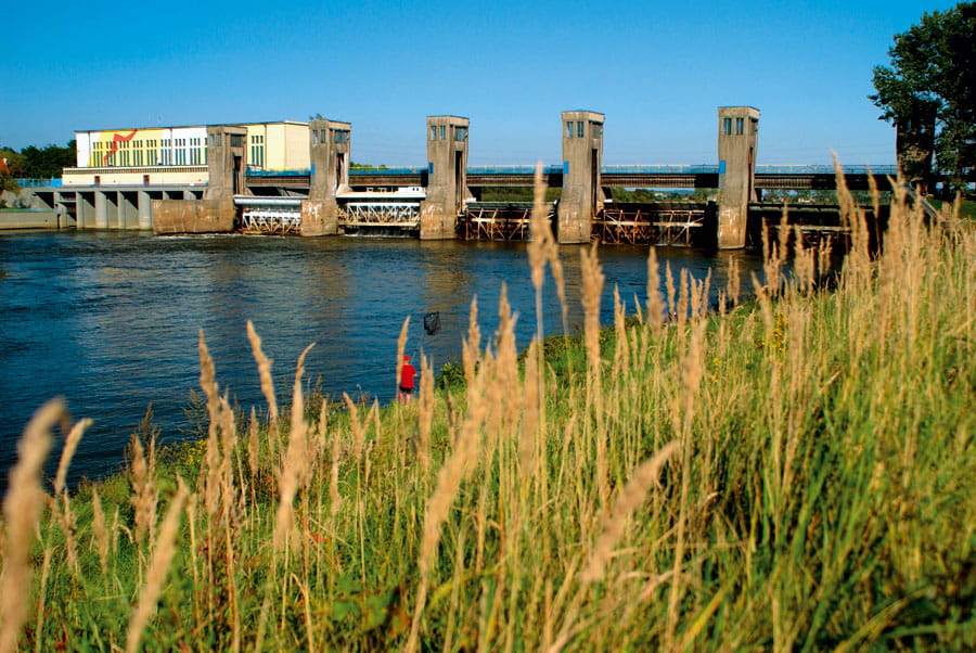 Stopień wodny od strony dolnej wody