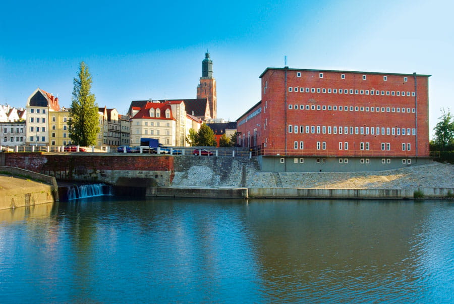 Budynek elektrowni wodnej od strony Bulwarów Księcia Witolda