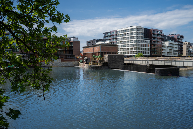 Budynek elektrowni wodnej od strony górnej wody